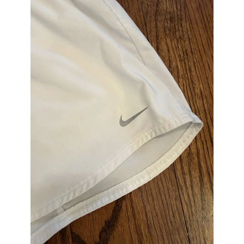 Nike One Dri-FIT Mid-Rise 3” Running Shorts Women’s Large White